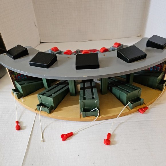 Thomas Wooden Train Set Roundhouse Roundabout Station Crovans Gate Shed w Sounds - Picture 5 of 14